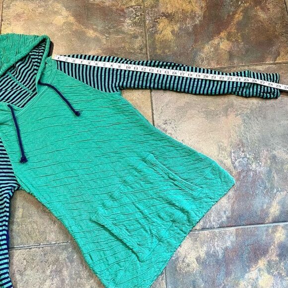 Evy’s Tree Pullover Hoodie Striped Sleeves Pocket Pouch Medium - Picture 6 of 13